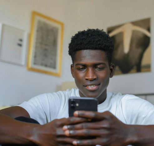 Image de l'article Comparatif 2026 : les meilleures applications de pronostics foot en Afrique pour maximiser ses gains facilement